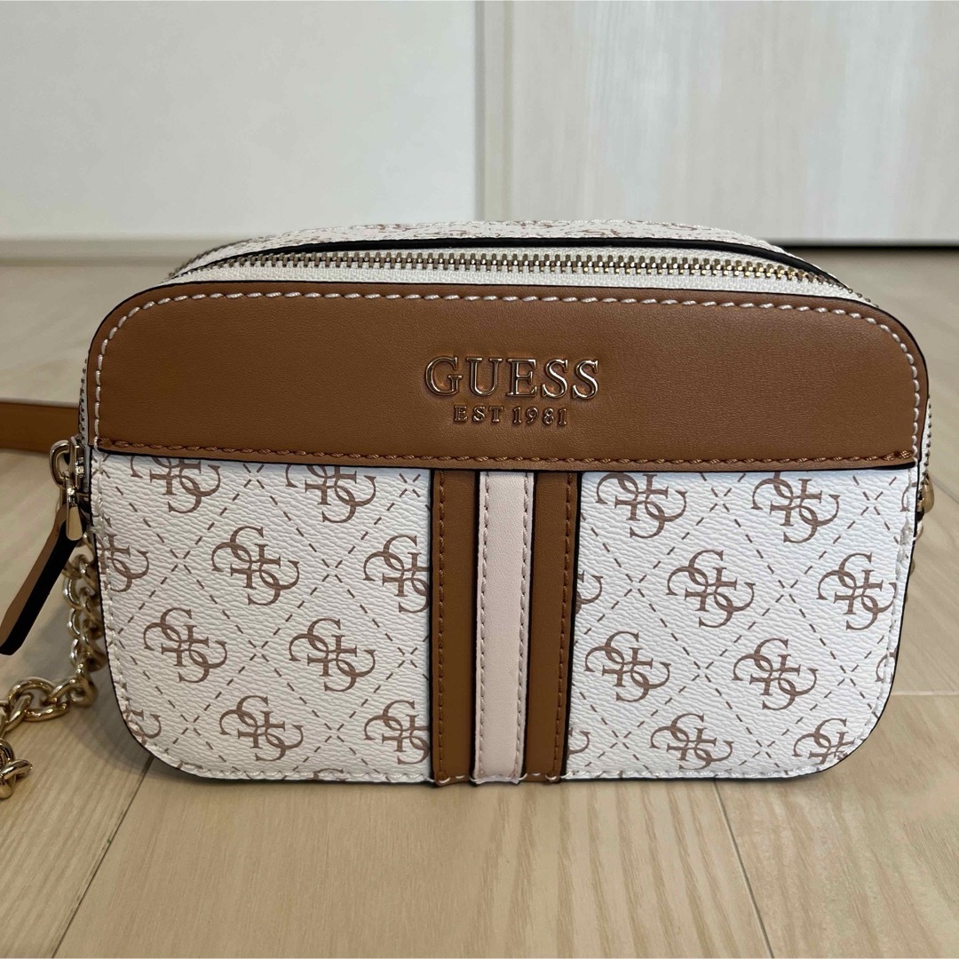 GUESS(ゲス)のGUESS ショルダーバッグ レディースのバッグ(ショルダーバッグ)の商品写真