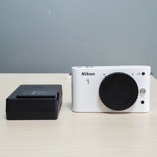 Nikon - Nikon 1 J1 ボディホワイト ミラーレス一眼 ショット数 約3,400回