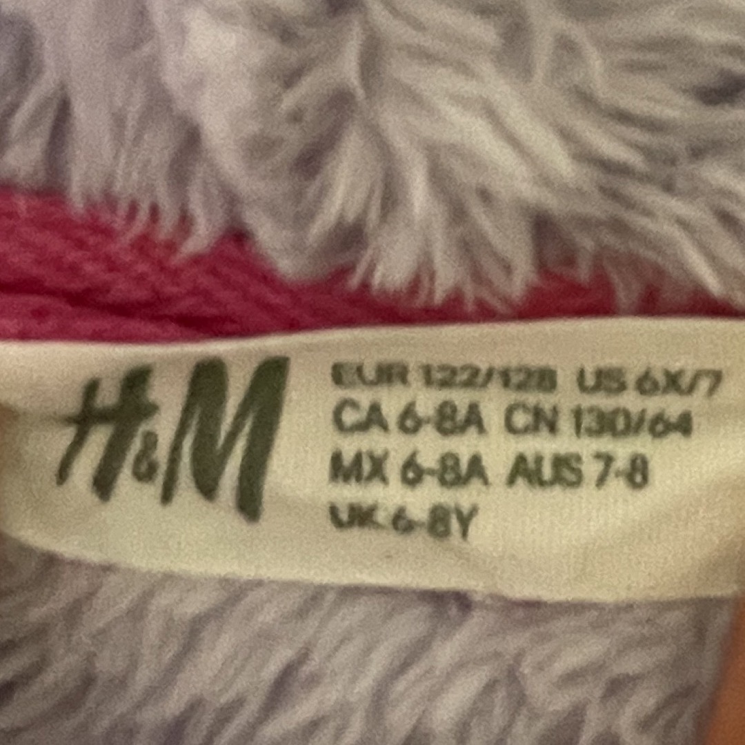 H&M(エイチアンドエム)のH&M フリースパーカー　6〜8歳 キッズ/ベビー/マタニティのキッズ服女の子用(90cm~)(ジャケット/上着)の商品写真