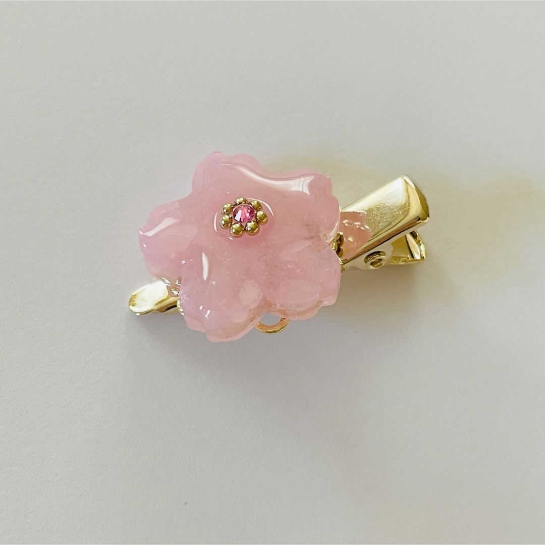 【1点限定】ハンドメイド桜満開レジンヘアクリップ　桜アクセサリー　入学式　お花見 ハンドメイドのアクセサリー(ヘアアクセサリー)の商品写真