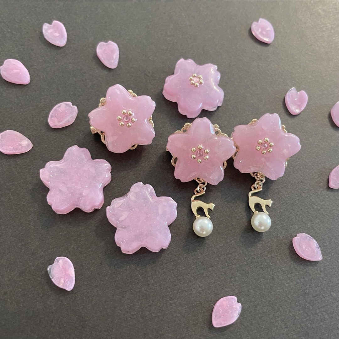 【1点限定】ハンドメイド桜満開レジンヘアクリップ　桜アクセサリー　入学式　お花見 ハンドメイドのアクセサリー(ヘアアクセサリー)の商品写真