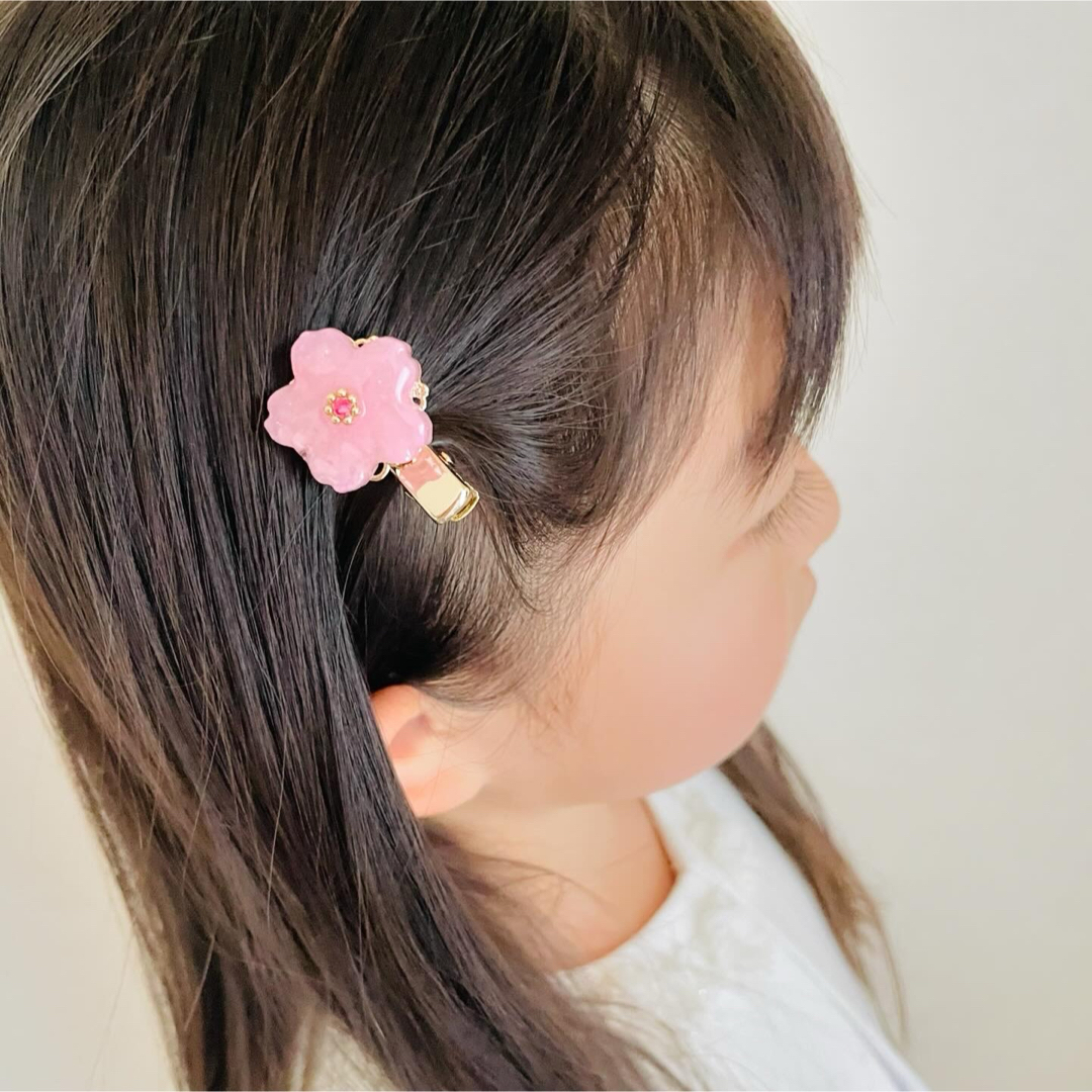 【1点限定】ハンドメイド桜満開レジンヘアクリップ　桜アクセサリー　入学式　お花見 ハンドメイドのアクセサリー(ヘアアクセサリー)の商品写真