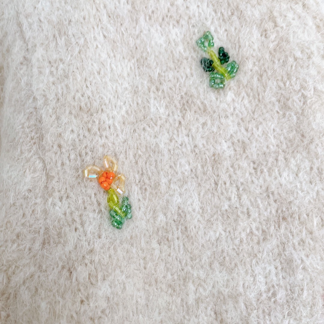 ZARA(ザラ)のZARA 小花ビーズ刺繍カーディガン レディースのトップス(カーディガン)の商品写真