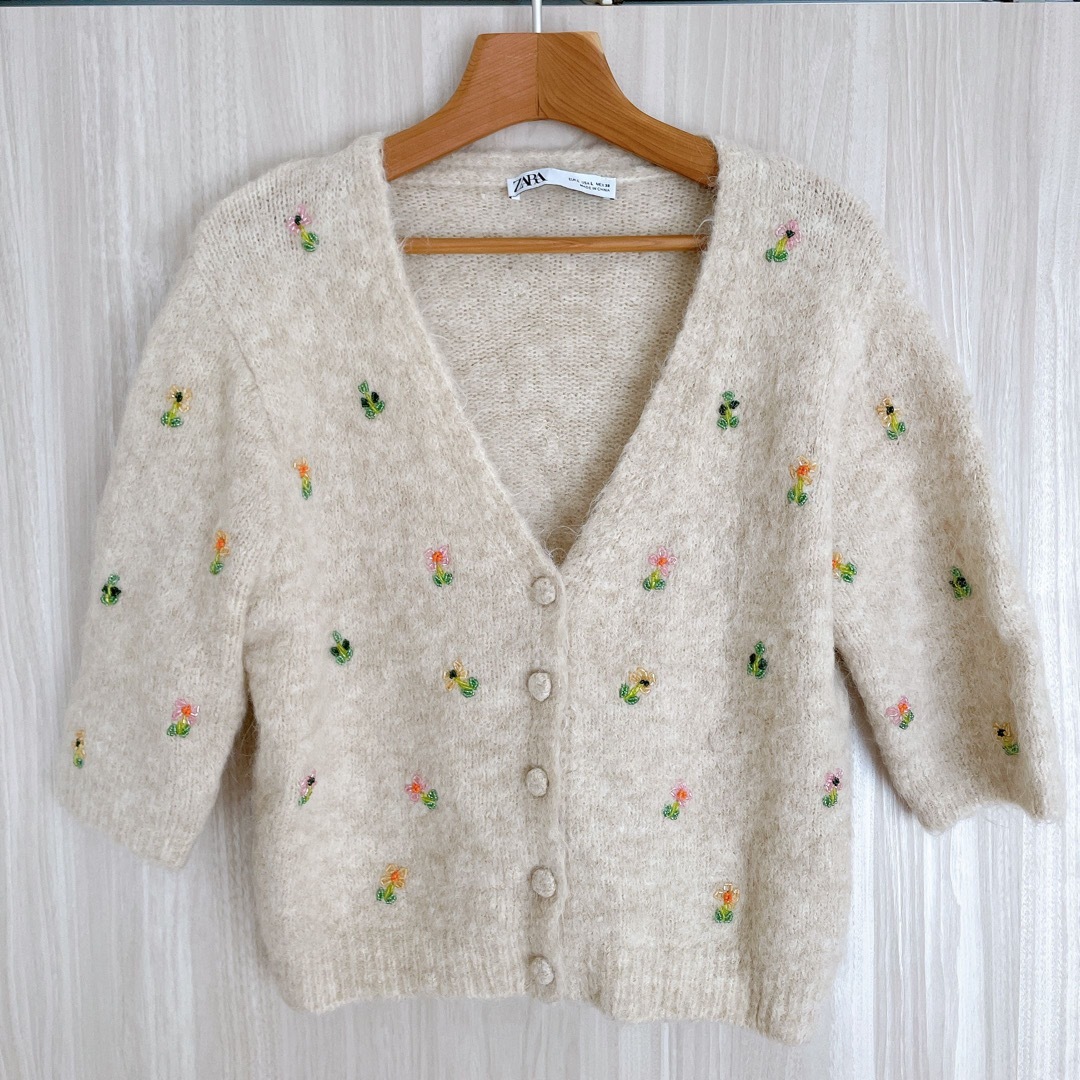 ZARA - ZARA 小花ビーズ刺繍カーディガンの通販 by あかさたな ZARA - ZARA 小花ビーズ刺繍カーディガンの通販 by あかさたな