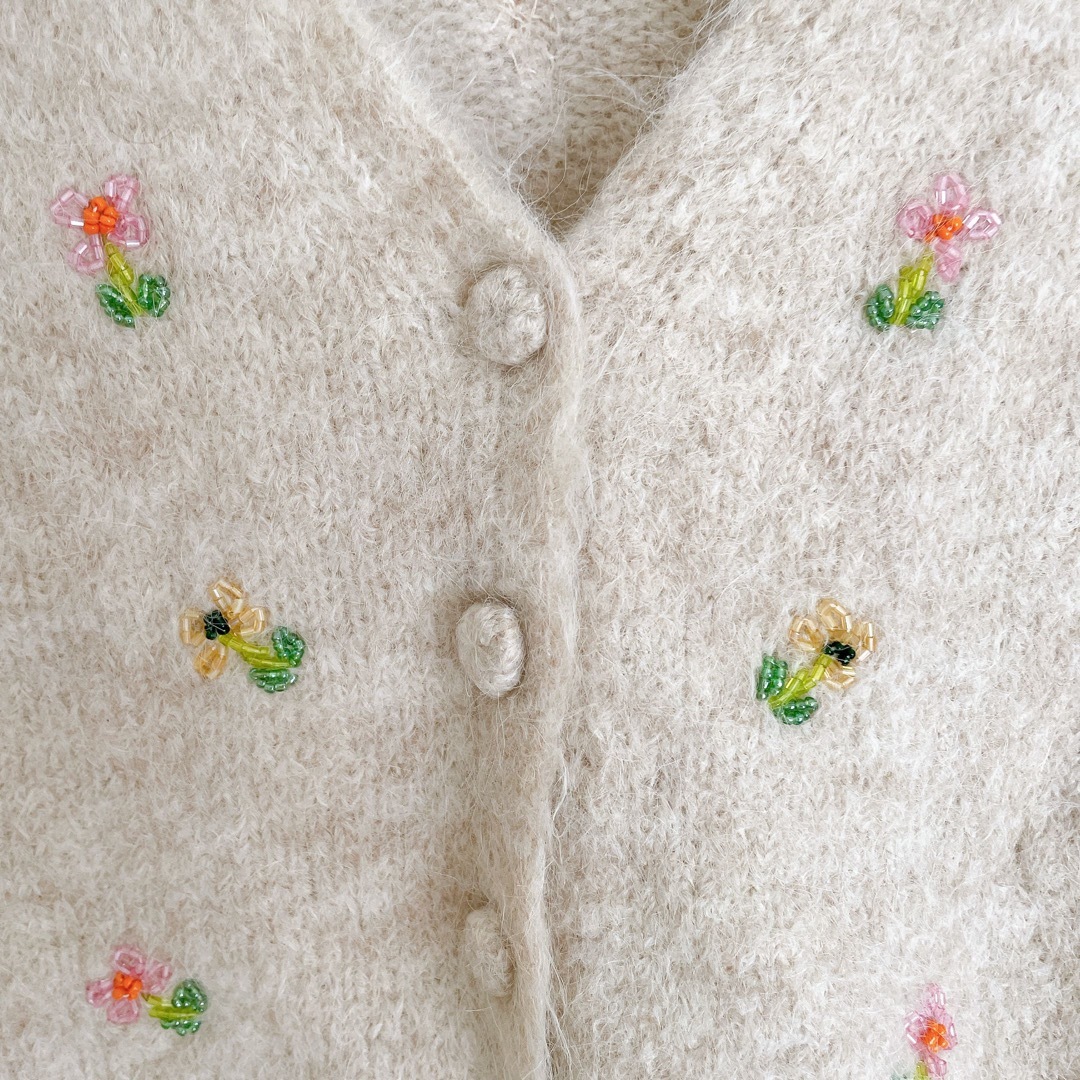ZARA - ZARA 小花ビーズ刺繍カーディガンの通販 by あかさたな ZARA - ZARA 小花ビーズ刺繍カーディガンの通販 by あかさたな