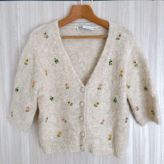 ザラ(ZARA)のZARA 小花ビーズ刺繍カーディガン(カーディガン)