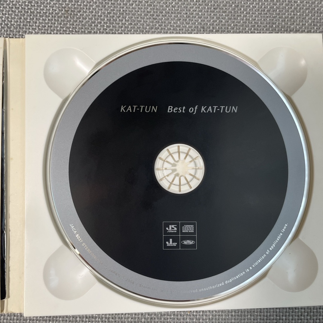 KAT-TUN(カトゥーン)のReal　Face　Film　完全限定盤　中古 エンタメ/ホビーのタレントグッズ(アイドルグッズ)の商品写真