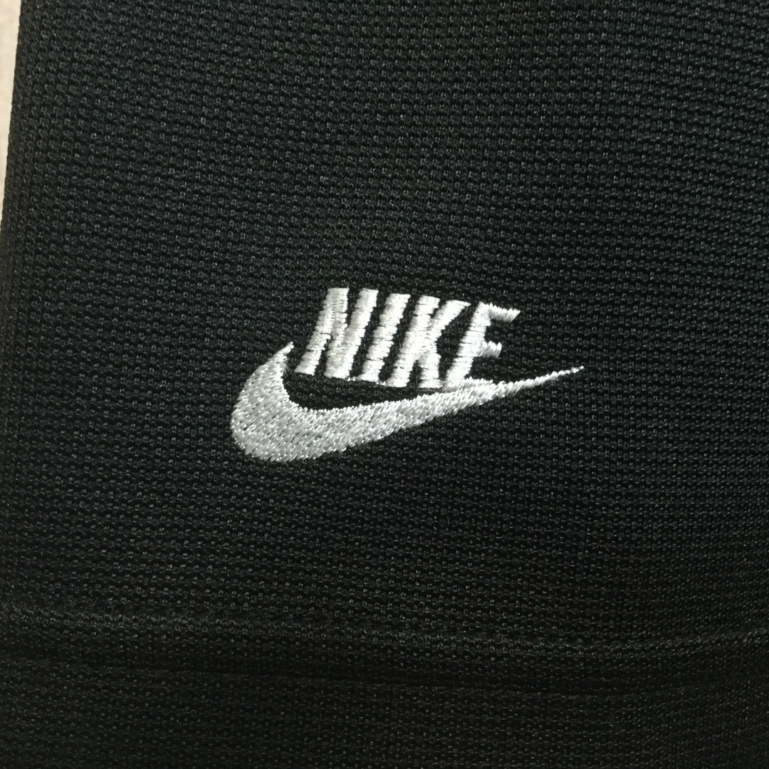 NIKE(ナイキ)の【ナイキ ハーフパンツ】90s ロゴ刺繍 銀タグ XL 黒 NIKE 古着 メンズのパンツ(ショートパンツ)の商品写真