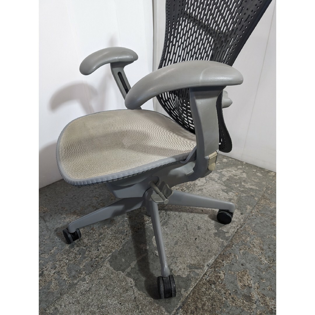 Herman Miller(ハーマンミラー)のハーマンミラー　ミラチェア　Herman Miller　グレー インテリア/住まい/日用品のオフィス家具(オフィスチェア)の商品写真