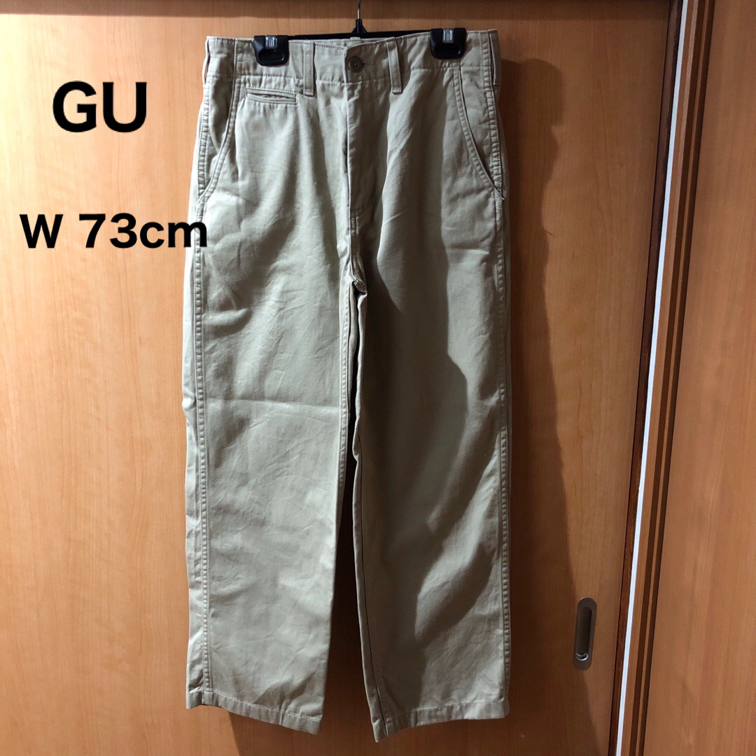 GU(ジーユー)の美品　GU  レギュラーチノW 73cmベージュ メンズのパンツ(チノパン)の商品写真