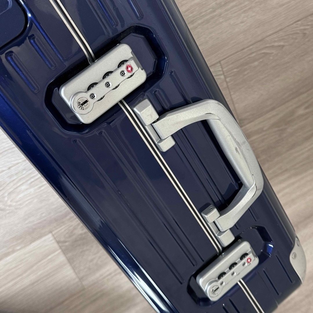 RIMOWA(リモワ)の参考定価15万　RIMOWA /リモワ　hybrid ハイブリッド　スーツケース レディースのバッグ(スーツケース/キャリーバッグ)の商品写真