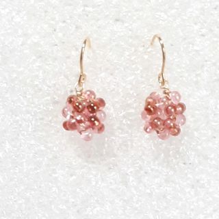 ファルファーレのフラワーボールピアス　ボルドー　シエナピンク(ピアス)