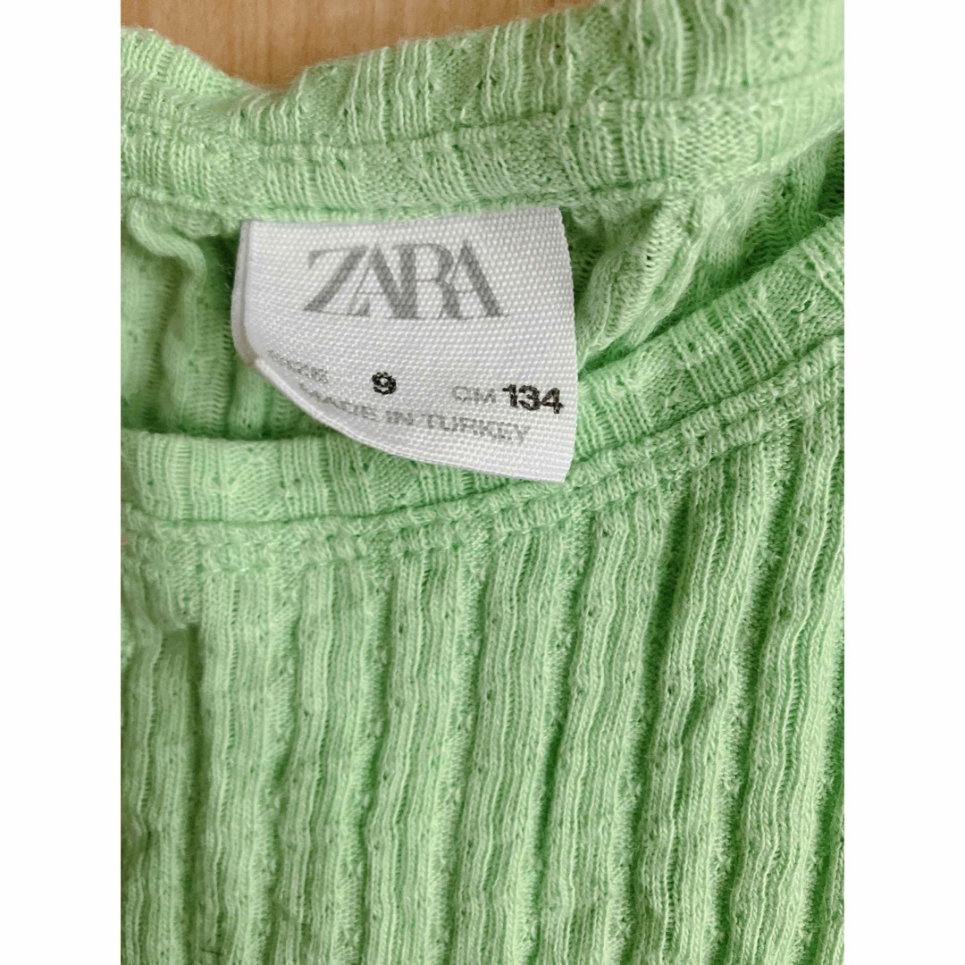 ZARA KIDS(ザラキッズ)の[yurita様専用]ZARA フリルリブ編みTシャツ キッズ/ベビー/マタニティのキッズ服女の子用(90cm~)(Tシャツ/カットソー)の商品写真