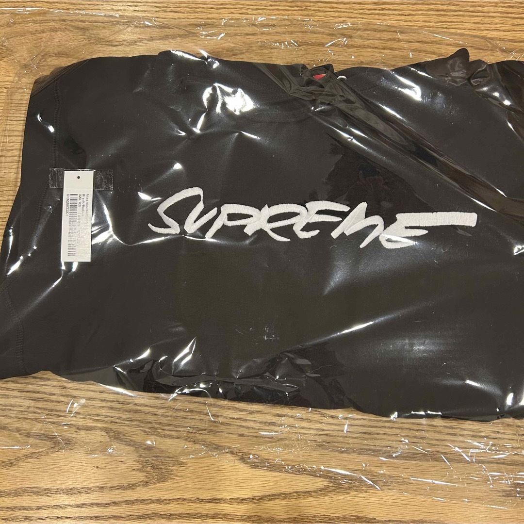 Supreme(シュプリーム)のSupreme Futura Hooded Sweatshirt "Black" メンズのトップス(パーカー)の商品写真