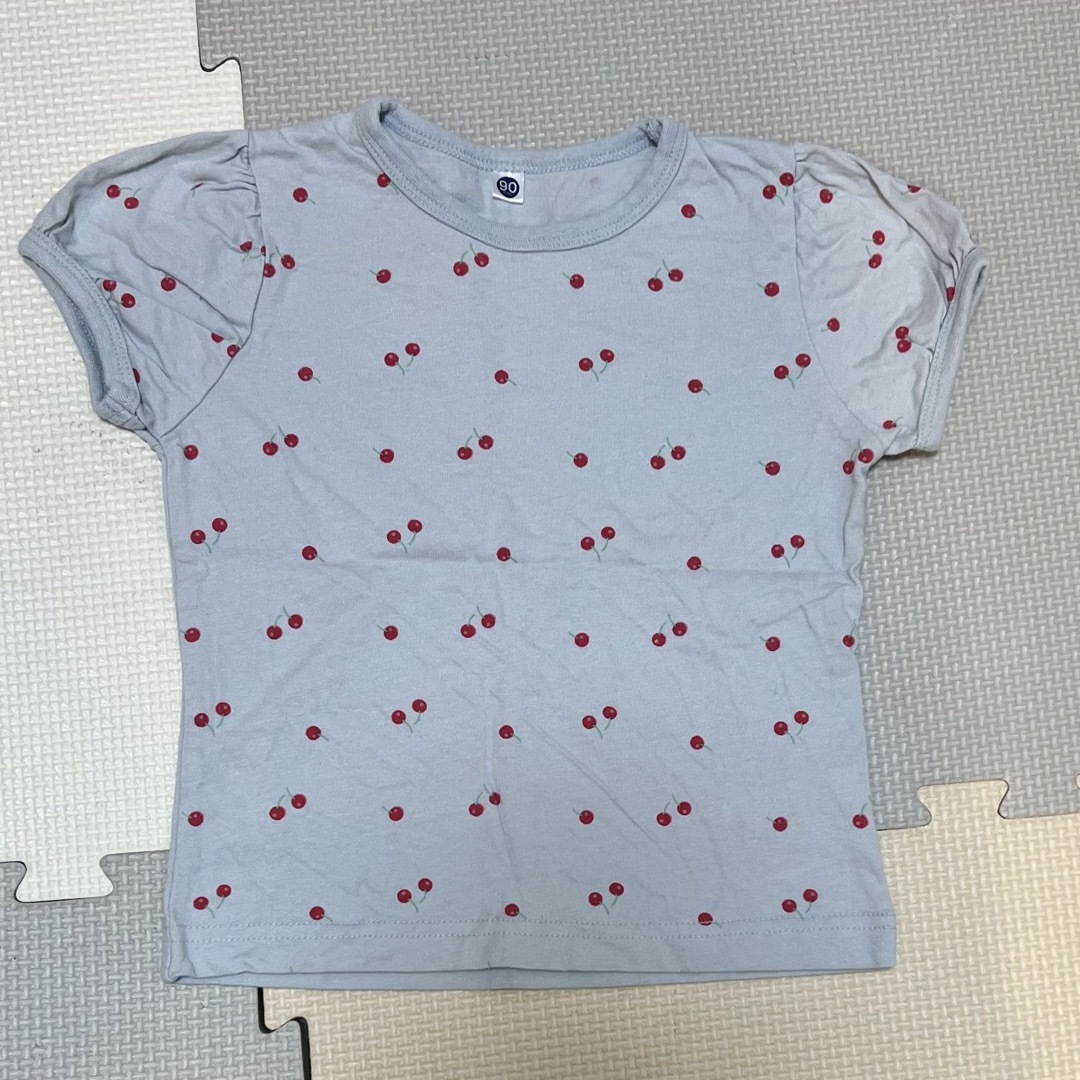 しまむら(シマムラ)のさくらんぼトップス 90cm キッズ/ベビー/マタニティのキッズ服女の子用(90cm~)(Tシャツ/カットソー)の商品写真