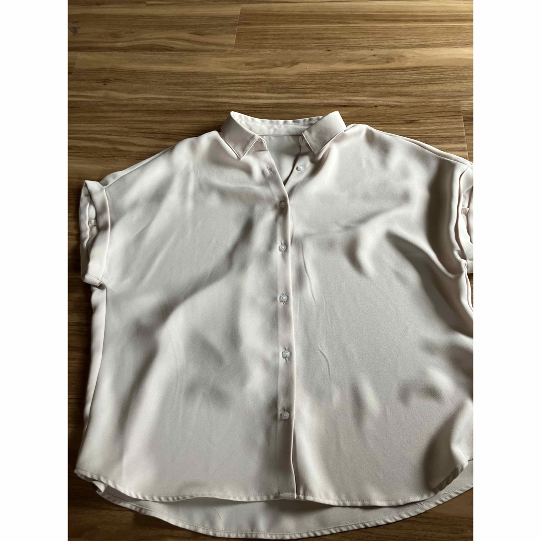 GU(ジーユー)のブラウスシャツ レディースのトップス(シャツ/ブラウス(半袖/袖なし))の商品写真