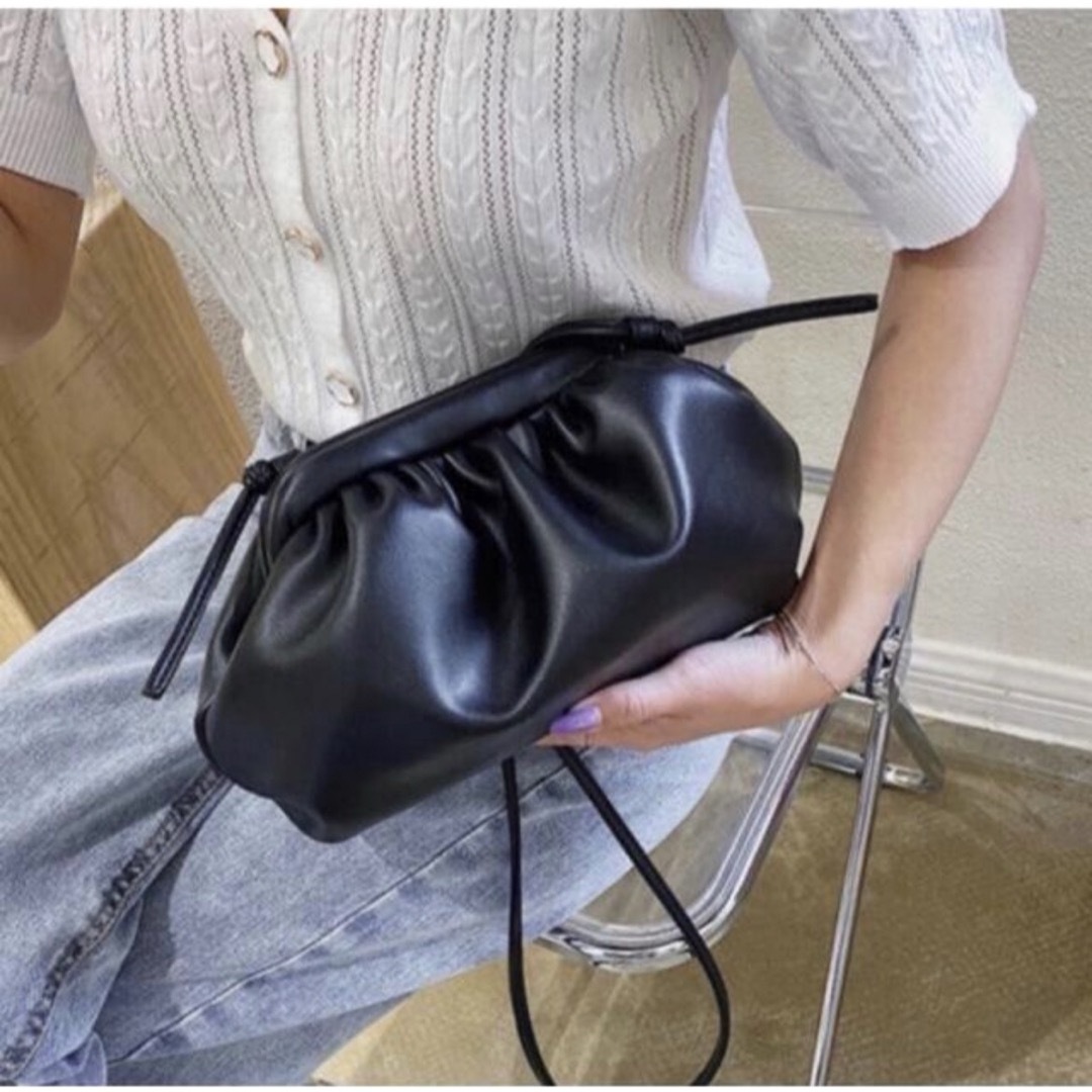 マンドゥ レザー ショルダーバッグ ブラック 2way ポケット付 マンドゥ レザー ショルダーバッグ ブラック 2way ポケット付