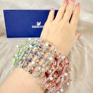 スワロフスキー(SWAROVSKI)の未使用SwarovskiレインボークリスタルNEONブレスレットバングル(ブレスレット/バングル)