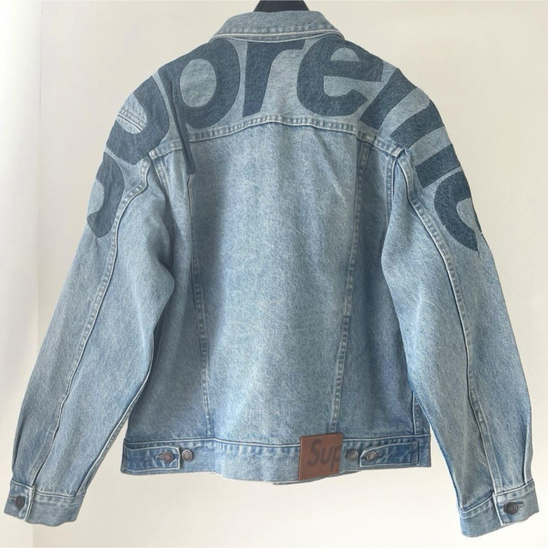 Supreme(シュプリーム)のSupreme Inset Logo Denim Trucker Jacket メンズのジャケット/アウター(Gジャン/デニムジャケット)の商品写真