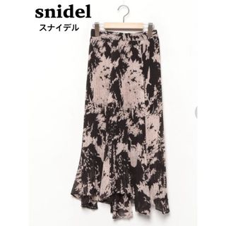 スナイデル(SNIDEL)の【美品】snidel スナイデル　SNIDEL  プリーツ　スカート　花柄(ロングスカート)