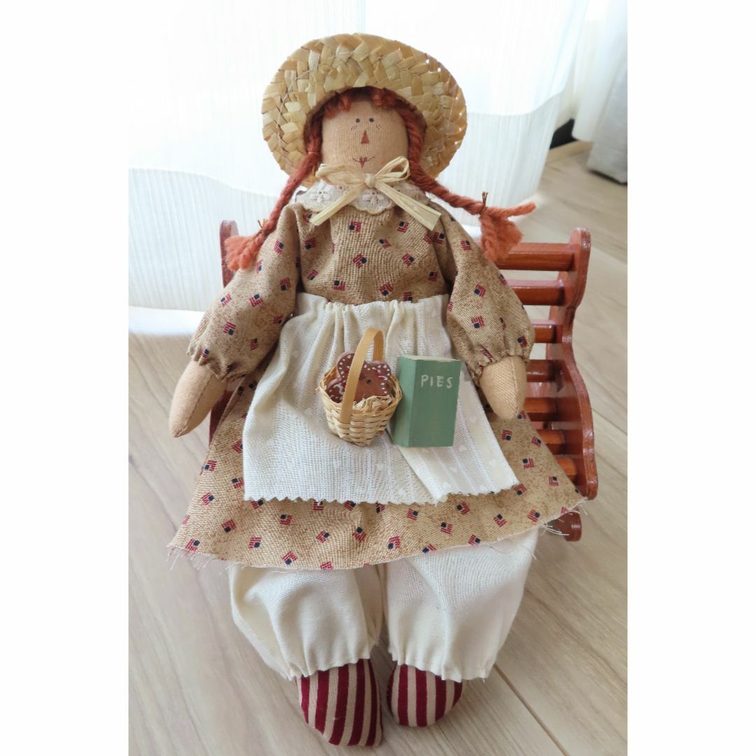 カントリードール*ジンジャークッキーとパイの本を持った女の子*麦わら帽子*人形 ハンドメイドのぬいぐるみ/人形(人形)の商品写真