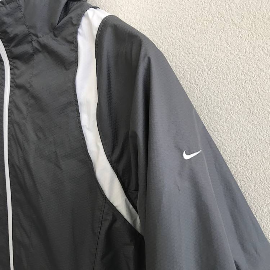 NIKE(ナイキ)の『美品』 NIKE ナイキ  CLIMA-FIT ナイロンジャケット CA05553 RN#56323 ポリエステル/ナイロン  グレー系 ユニセックス【中古】 スポーツ/アウトドアのスポーツ/アウトドア その他(その他)の商品写真