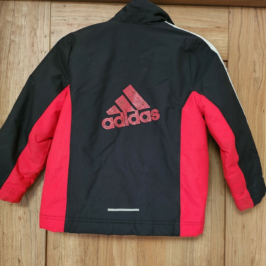 adidas(アディダス)のadidas　アウター　130 キッズ/ベビー/マタニティのキッズ服男の子用(90cm~)(ジャケット/上着)の商品写真