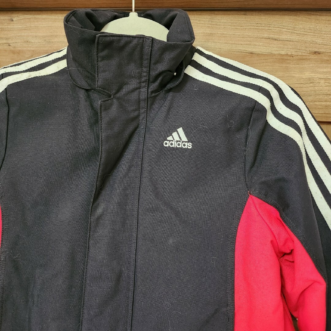 adidas(アディダス)のadidas　アウター　130 キッズ/ベビー/マタニティのキッズ服男の子用(90cm~)(ジャケット/上着)の商品写真