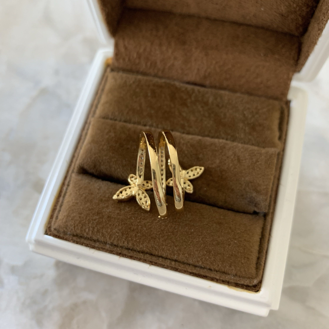 チェーンリング　指輪　ゴールド　ハワイアンジュエリー　蝶々　ステンレス　パーティ レディースのアクセサリー(リング(指輪))の商品写真