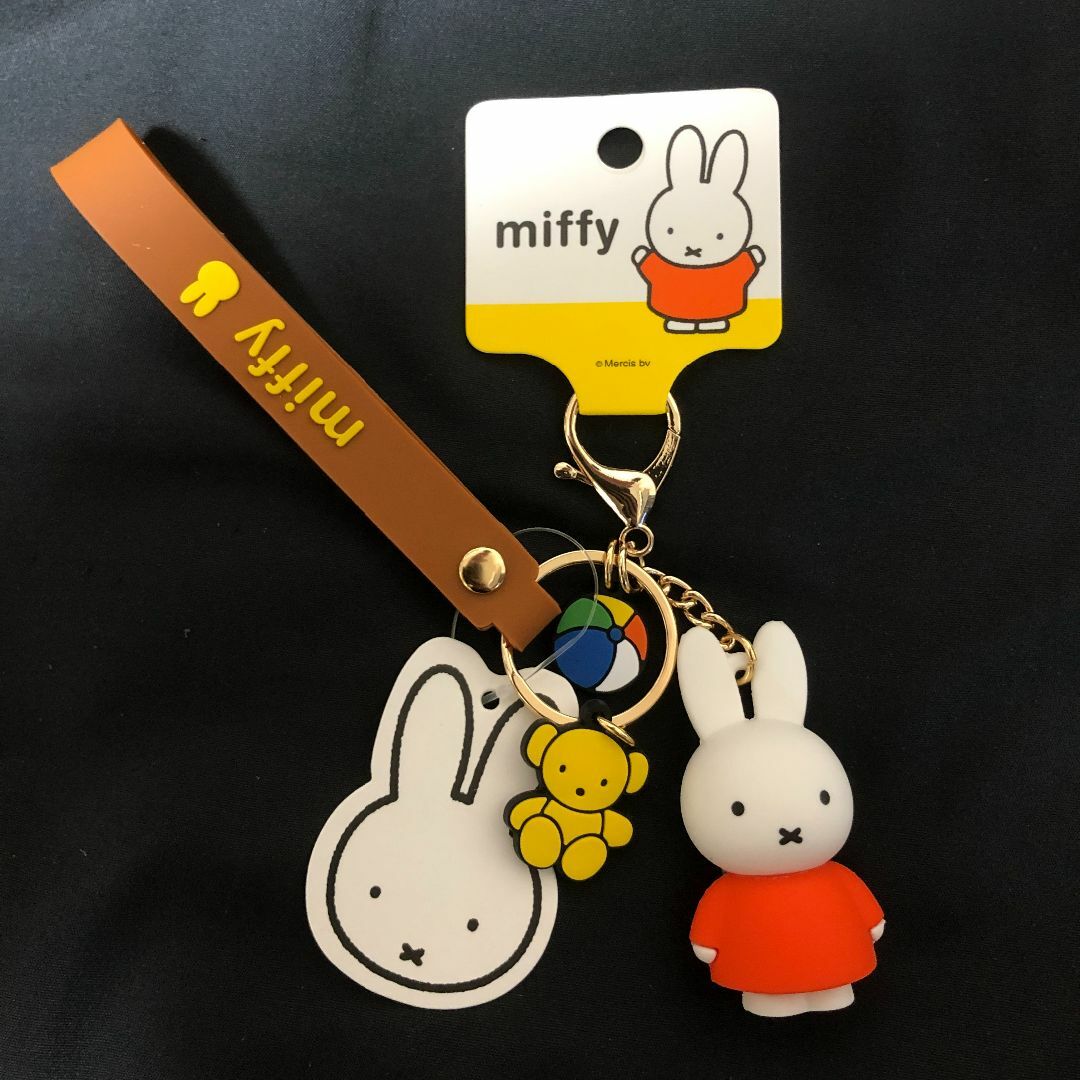 miffy(ミッフィー)のミッフィー　キーホルダー　キーチェーン　miffy 日本未発売【オレンジ色】 エンタメ/ホビーのアニメグッズ(キーホルダー)の商品写真