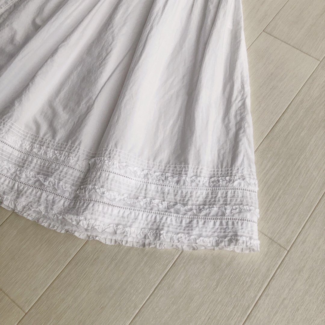 INGEBORG(インゲボルグ)のインゲボルグ 綿ローン ピンタック ピコフリル 白 スカート レディースのスカート(ロングスカート)の商品写真