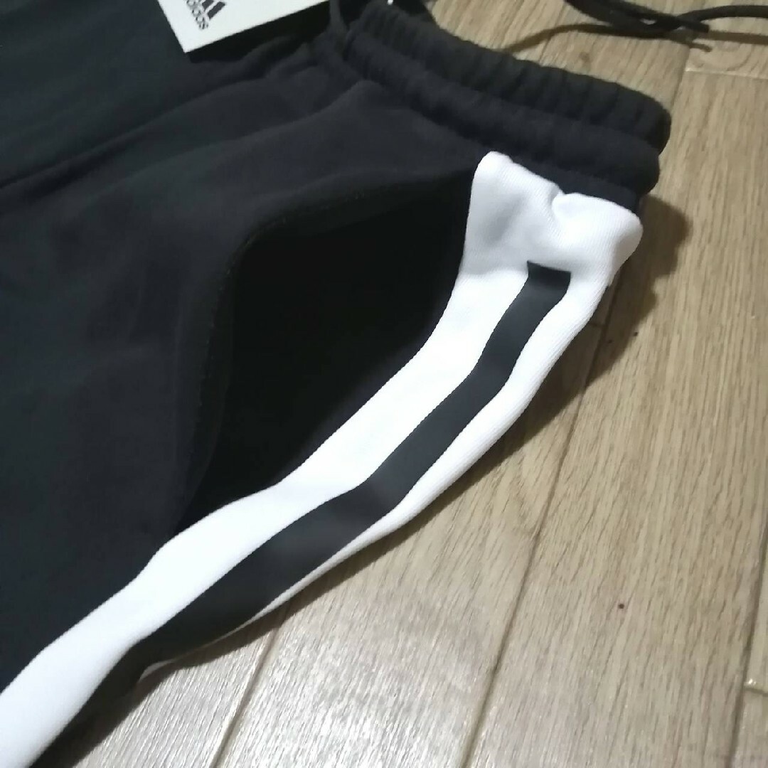 adidas(アディダス)の【大人気残りわずか】新品　アディダス　メンズ　ハーフ　Lサイズ　黒　ブラック メンズのパンツ(ショートパンツ)の商品写真