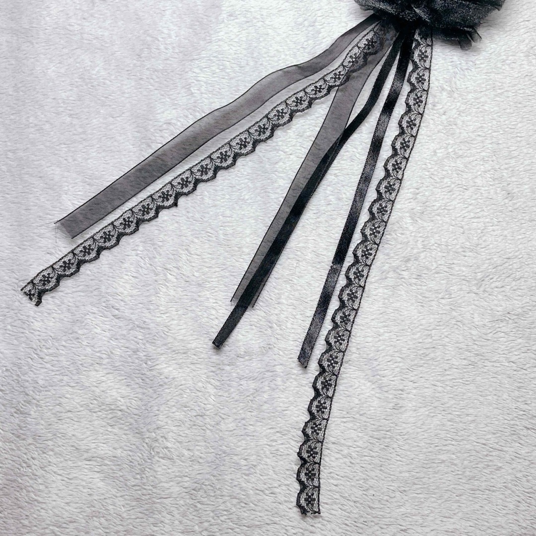 コサージュ　黒　オーガンジー　レース　リボン　9cm レディースのアクセサリー(ブローチ/コサージュ)の商品写真