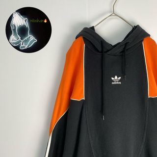 アディダス(adidas)の【アディダス　パーカー　ストリート　オーバーサイズ　黒　オレンジ　古着】(パーカー)