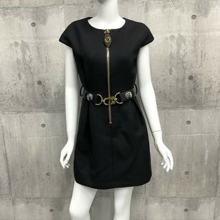 ルイヴィトン(LOUIS VUITTON)のLOUIS VUITTON ルイヴィトン ワンピース モノグラム XXLディテールキャップスリーブドレス ノースリーブ アパレル 服 1ABQR9 34 ブラック 黒 ゴールド×シルバー金具 ウール    レディース 春 秋 美品【中古品】(その他)