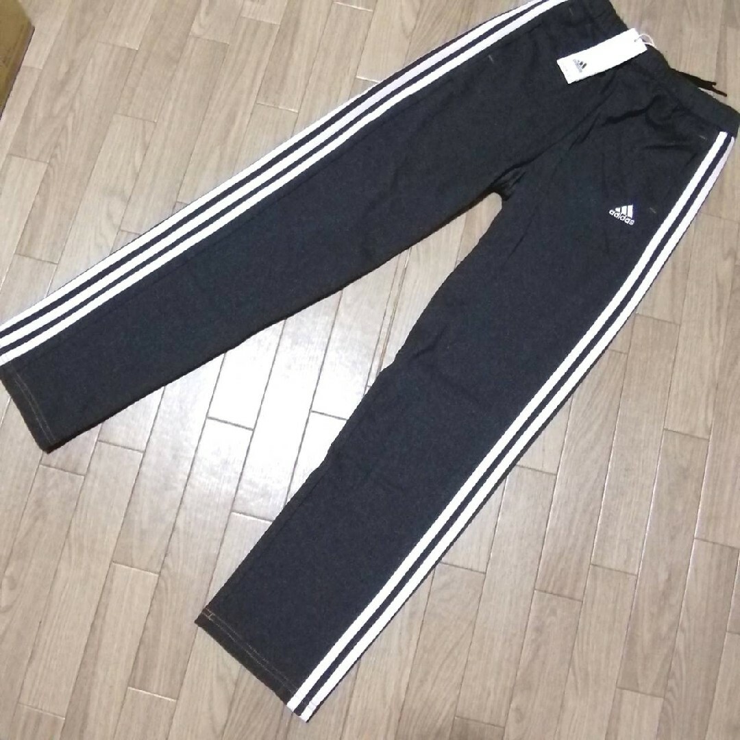 adidas(アディダス)の【大人気残りわずか】新品　アディダス　ジャージ　トラックパンツ　デニム柄 レディースのパンツ(カジュアルパンツ)の商品写真