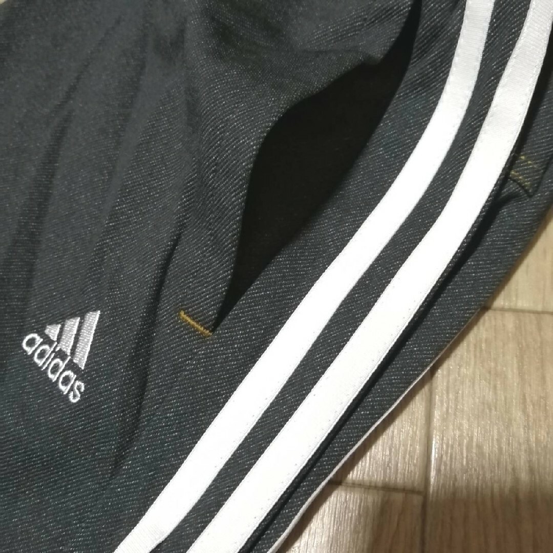 adidas(アディダス)の【大人気残りわずか】新品　アディダス　ジャージ　トラックパンツ　デニム柄 レディースのパンツ(カジュアルパンツ)の商品写真