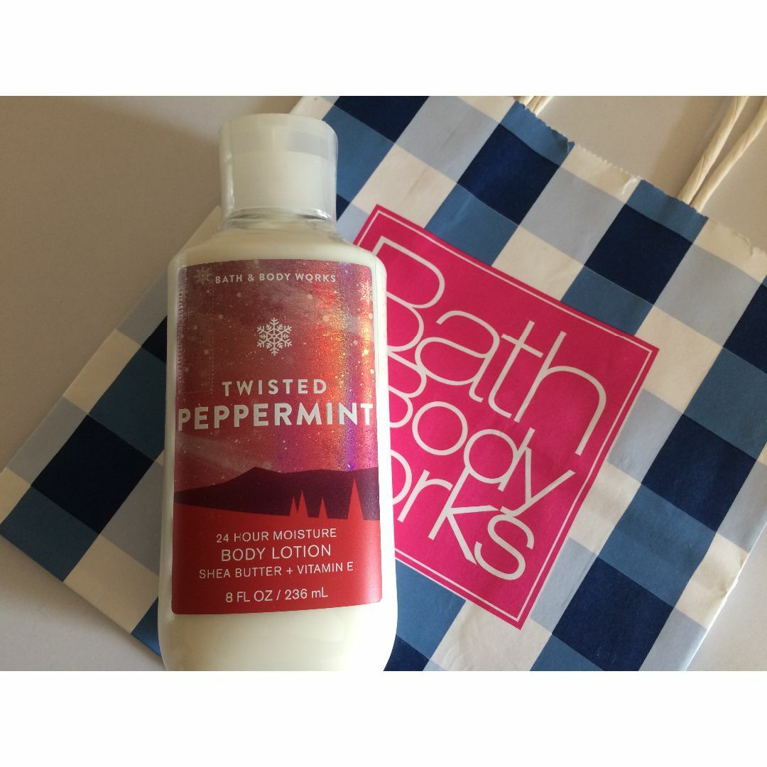 Bath & Body Works(バスアンドボディーワークス)のBB0171 TWISTED PEPPERMINT Body Lotion コスメ/美容のボディケア(ボディローション/ミルク)の商品写真