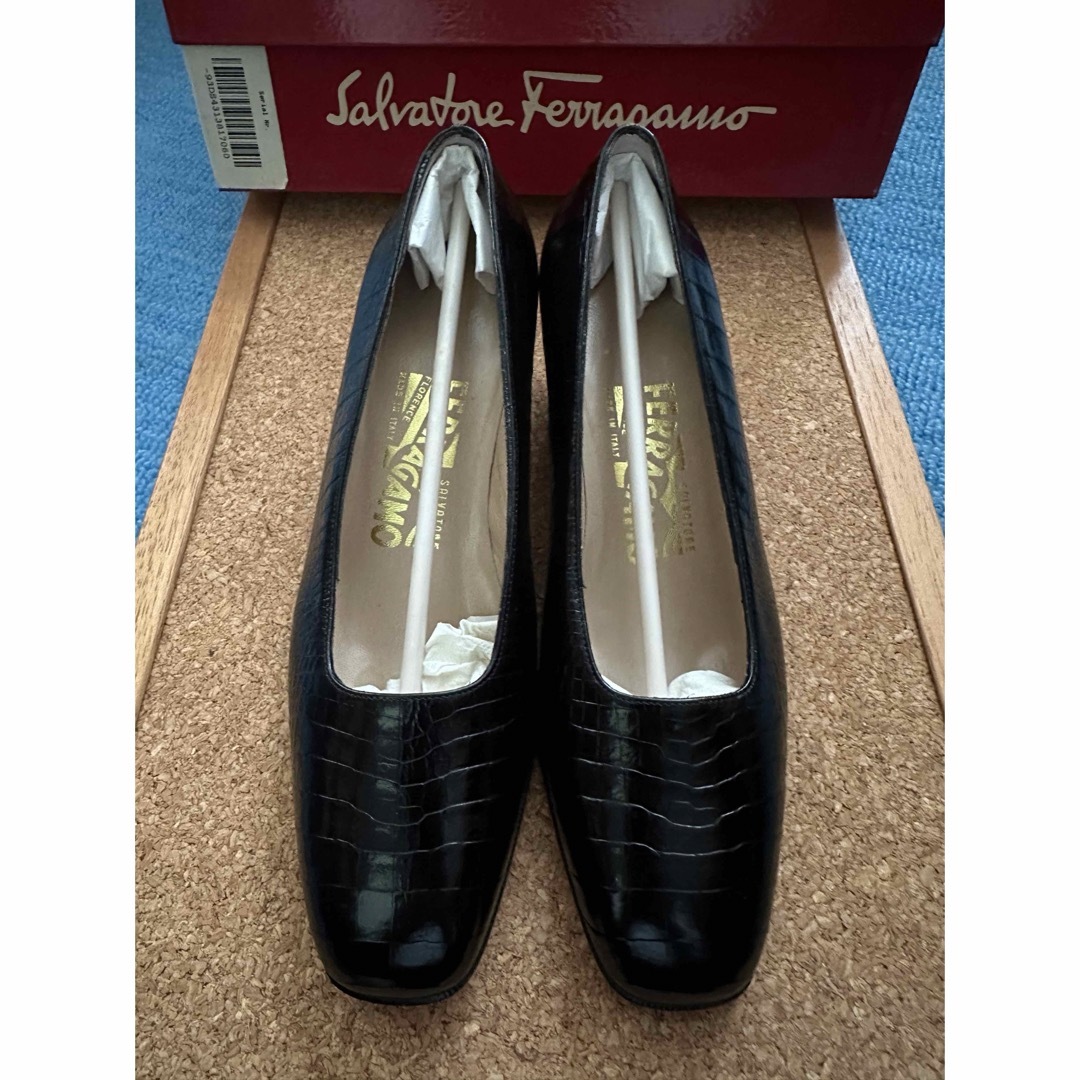 Salvatore Ferragamo(サルヴァトーレフェラガモ)のSalvatore Ferragamo フェラガモ パンプス 黒23cm/6D レディースの靴/シューズ(ハイヒール/パンプス)の商品写真