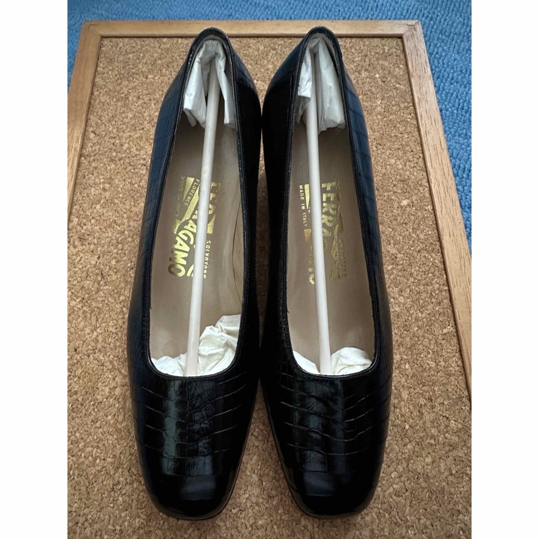 Salvatore Ferragamo(サルヴァトーレフェラガモ)のSalvatore Ferragamo フェラガモ パンプス 黒23cm/6D レディースの靴/シューズ(ハイヒール/パンプス)の商品写真