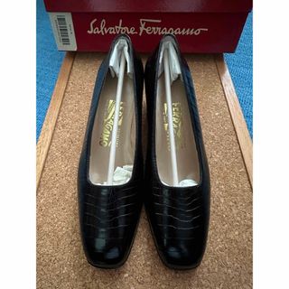 サルヴァトーレフェラガモ(Salvatore Ferragamo)のSalvatore Ferragamo フェラガモ パンプス 黒23cm/6D(ハイヒール/パンプス)