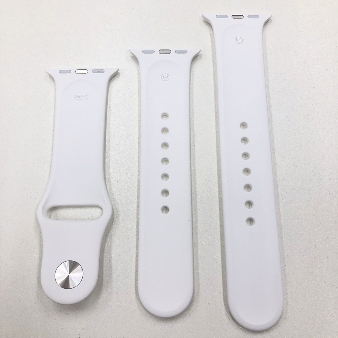 Apple Watch(アップルウォッチ)のApple純正 スポーツバンド 40mm/白 アップルウォッチ. スマホ/家電/カメラのスマートフォン/携帯電話(その他)の商品写真