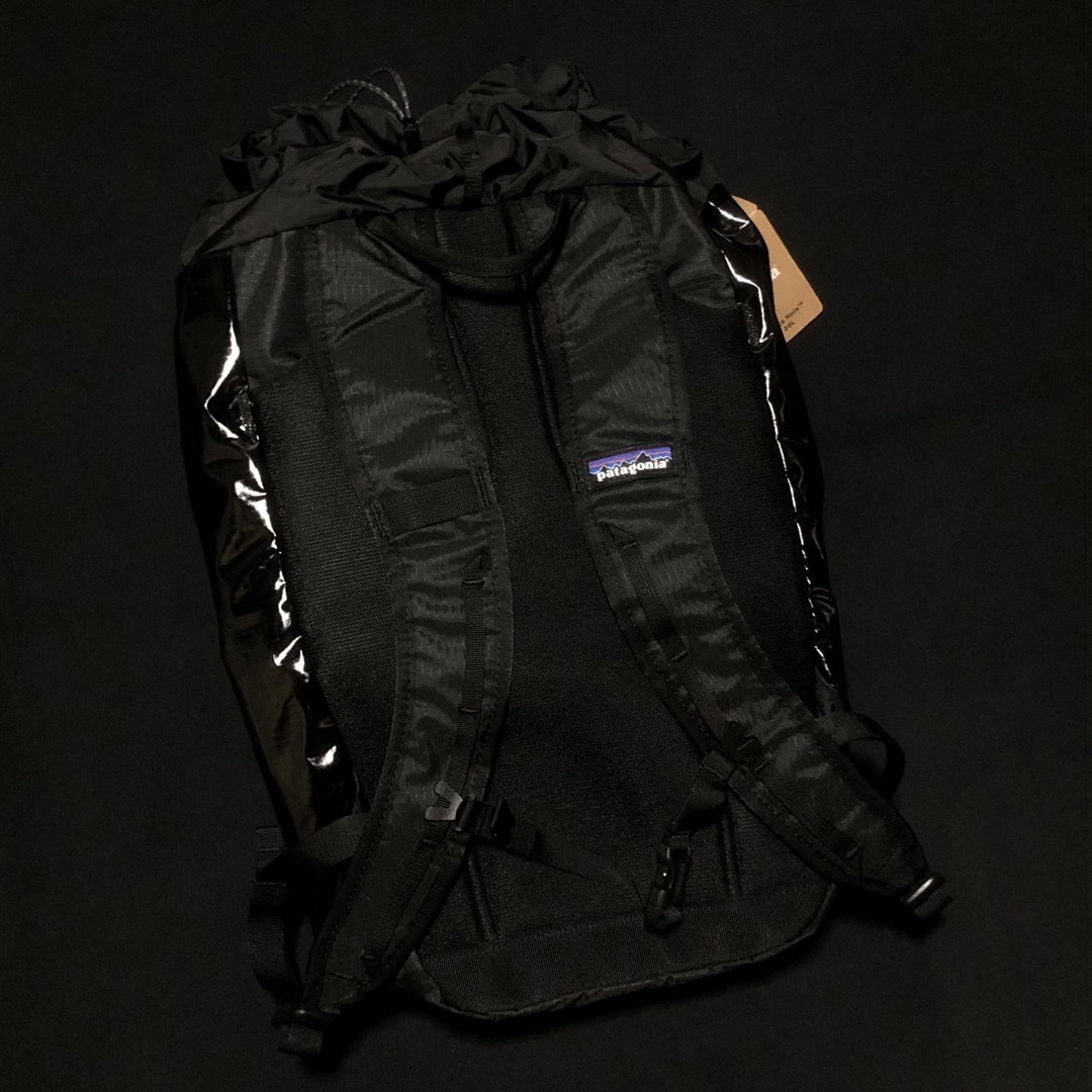 patagonia(パタゴニア)のタグ付き 未使用品 パタゴニア ライトウェイト ブラックホールシンチバックパック メンズのバッグ(バッグパック/リュック)の商品写真