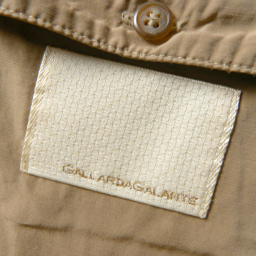 GALLARDA GALANTE(ガリャルダガランテ)のガリャルダガランテ ウエストドロストナイロンコート フード着脱 日本製 レディースのジャケット/アウター(スプリングコート)の商品写真