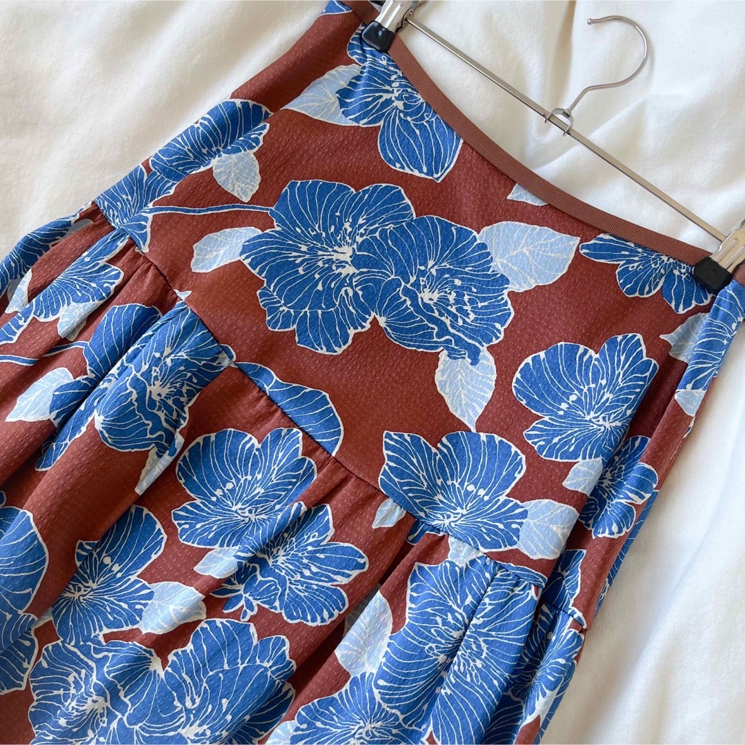 Drawer(ドゥロワー)の新品 22SS 定価9.9万 Drawer シルク ロングスカート 花柄 レディースのスカート(ロングスカート)の商品写真