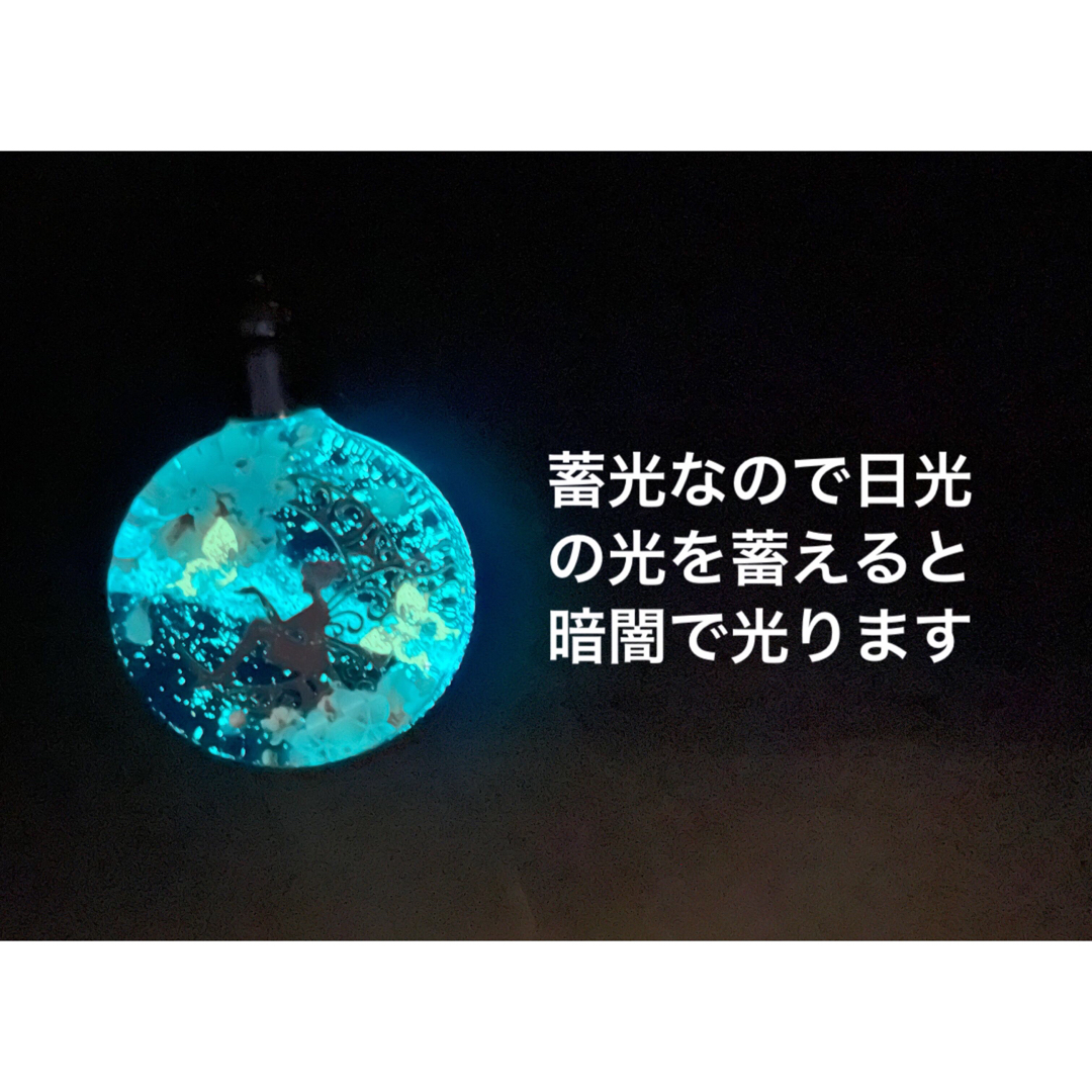 展示用/LED付き/レジン/桜と蝶と妖精　蓄光　オルゴナイトネックレス ハンドメイドのアクセサリー(ネックレス)の商品写真