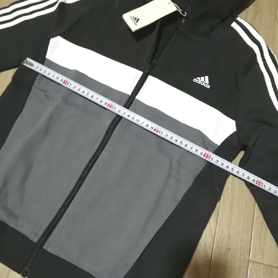 adidas(アディダス)の【定価8470円】新品　アディダス　スエット　セットアップ　黒　グレー　正規品 レディースのトップス(トレーナー/スウェット)の商品写真