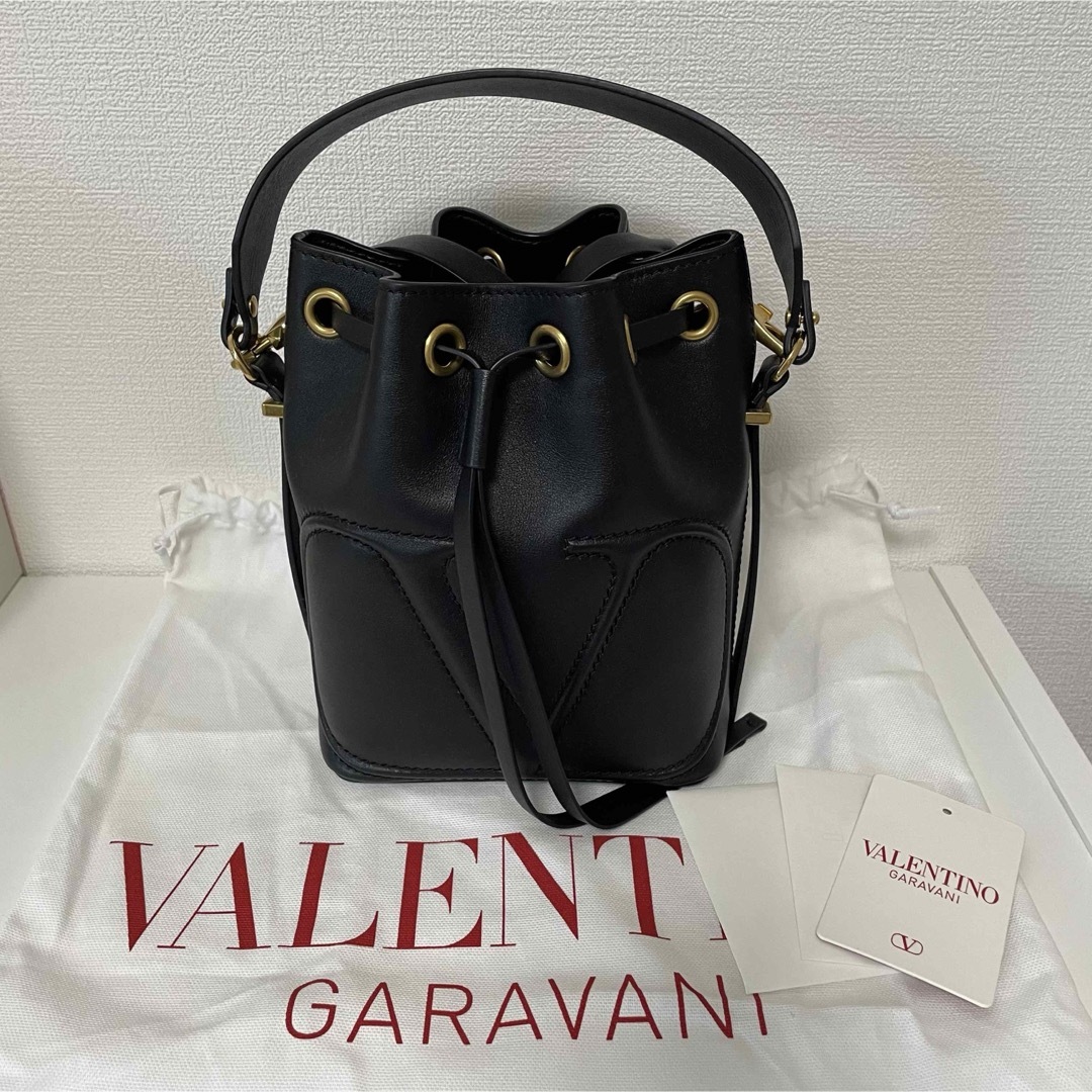 VALENTINO(ヴァレンティノ)の【新品未使用】VALENTINO バケットバッグ レディースのバッグ(ショルダーバッグ)の商品写真