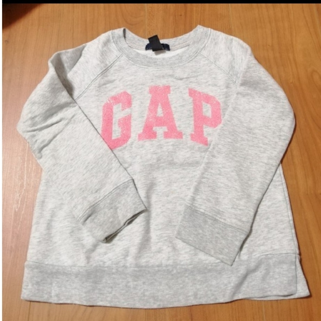 GAP(ギャップ)のGAP トレーナー 女の子　２枚セット110 キッズ/ベビー/マタニティのキッズ服女の子用(90cm~)(Tシャツ/カットソー)の商品写真