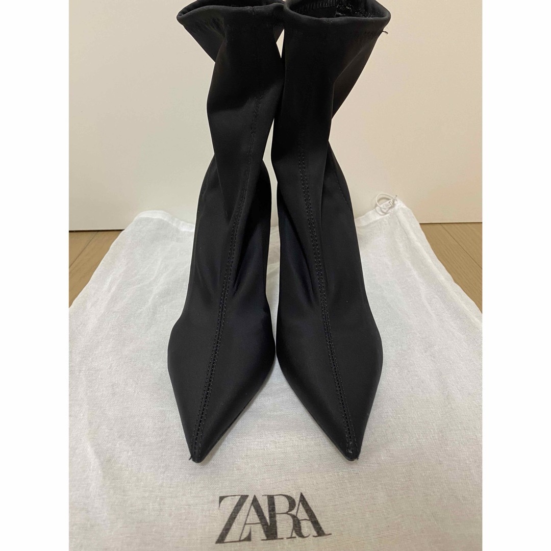 ZARA(ザラ)の新品タグ付き☆ZARA ポインテッドトゥストレッチショートブーツ 37 レディースの靴/シューズ(ブーツ)の商品写真
